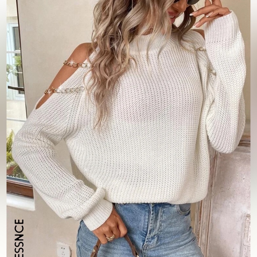 Open shoulder pullover